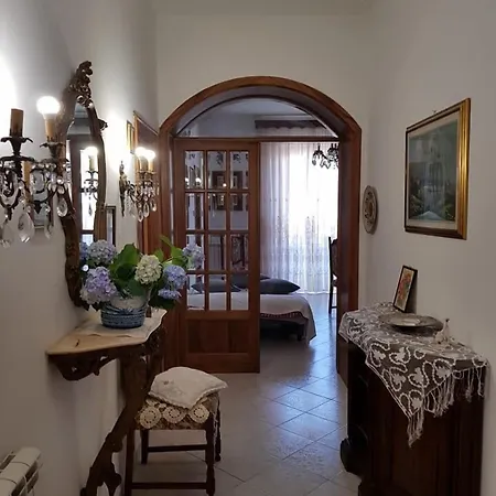 ベッド・アンド・ブレックファスト Lunartista ヴァラッツェ