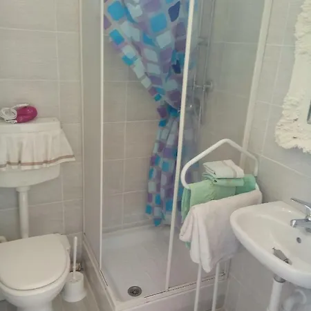 ベッド・アンド・ブレックファスト Lunartista 4*